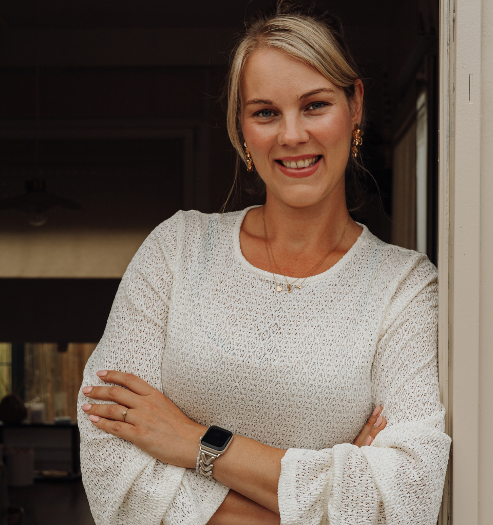 Portret van Ingrid, leefstijlcoach voor vrouwen, gespecialiseerd in leefstijlcoaching en gewichtsbegeleiding.